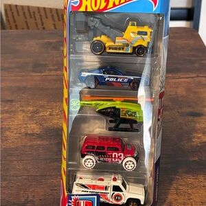 Hot Wheels 2025 5-Pack Priority Patrol, Mustang Police, Tow Truck, Fire Rescue